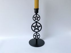 Candelabro triple pentagrama
