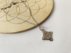 Collar Nudo de Bruja